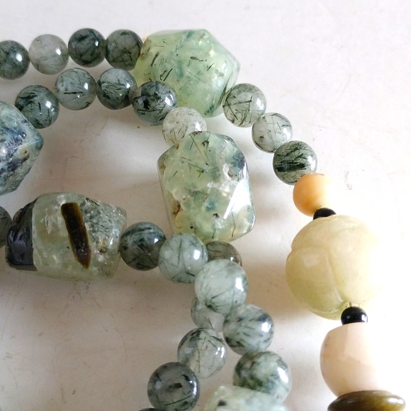 NETSUKE NECKLACE BUDDHA RIDING TURTLE HOLDING LOTUS 29" LONG - Picture 7 of 10